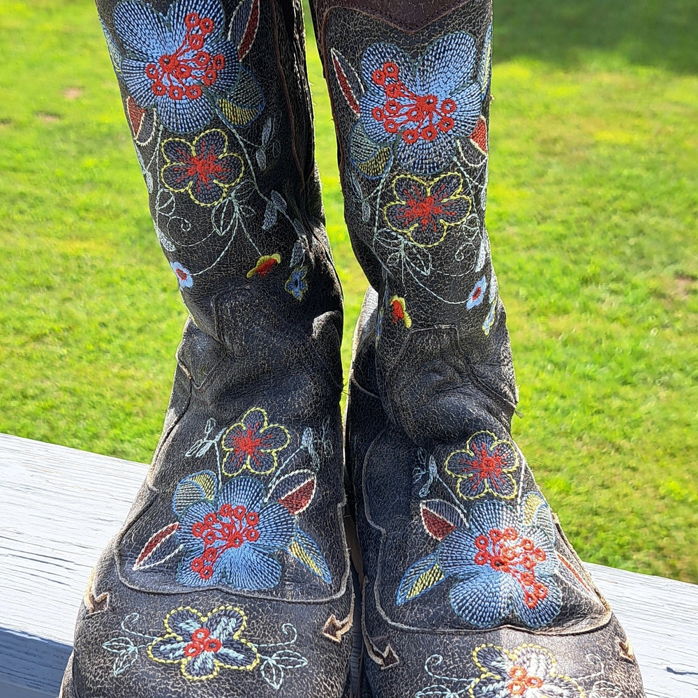 Limited Edition Old Gringo Distressed Embroidered Floral Shearling Lined Boots